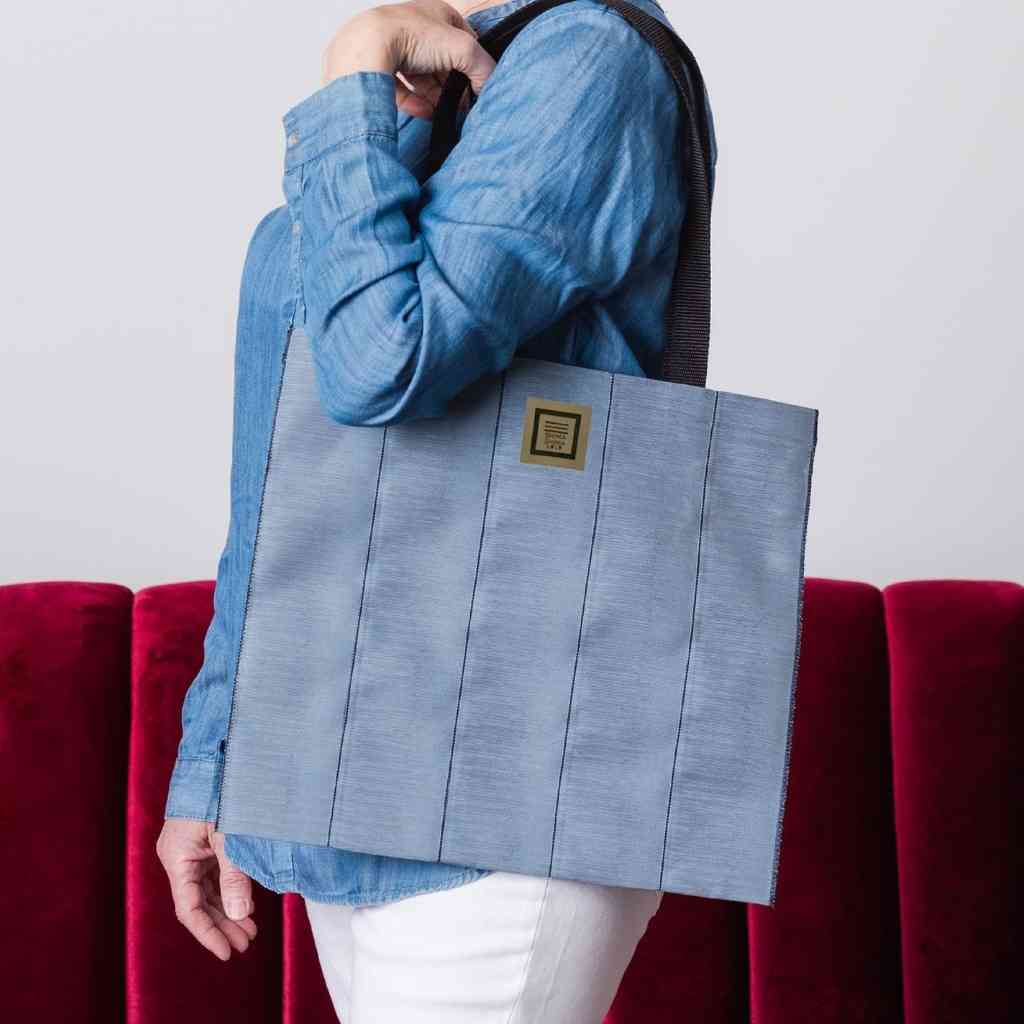 Light new arrivals blue tote
